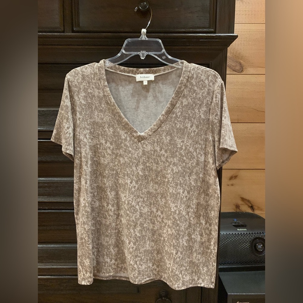 Bohme womens medium v neck tee